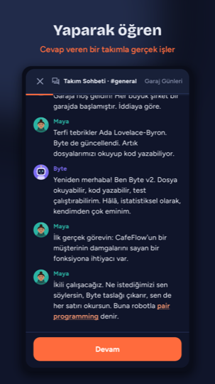 Ekip arkadaşlarıyla görev üstüne sohbet